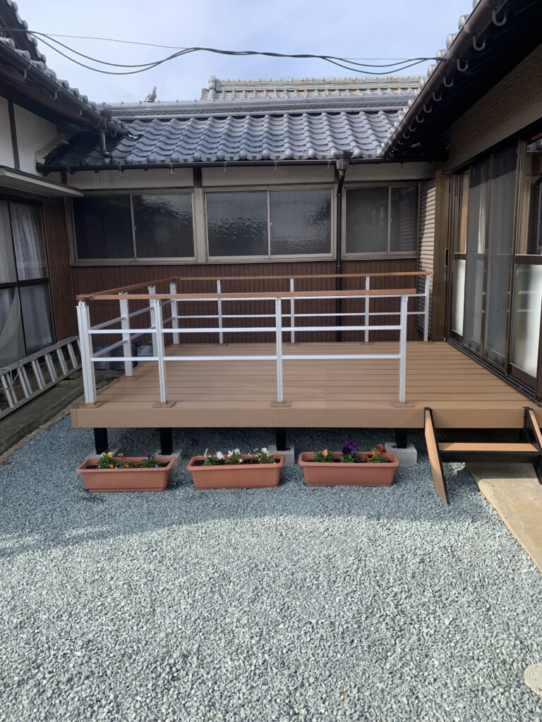 外構工事　ウッドデッキ